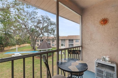 Condo in New Port Richey, Florida, 2 bedrooms  № 1718384 - photo 12