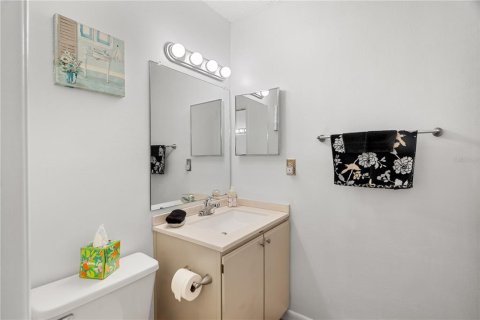 Condo in New Port Richey, Florida, 2 bedrooms  № 1718384 - photo 18