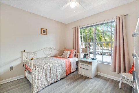 Condo in New Port Richey, Florida, 2 bedrooms  № 1718384 - photo 13