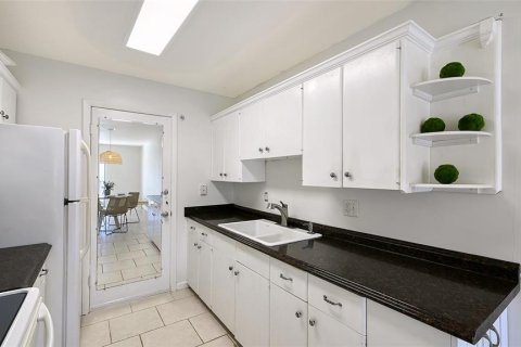 Condo in Venice, Florida, 1 bedroom № 2378182 - photo 6