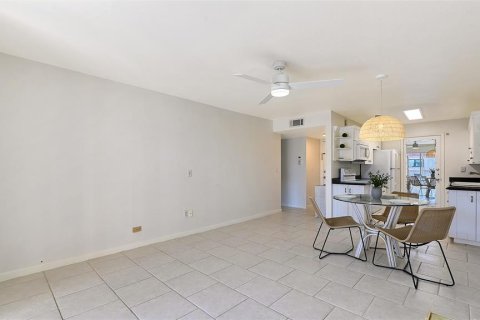 Condo in Venice, Florida, 1 bedroom № 2378182 - photo 8