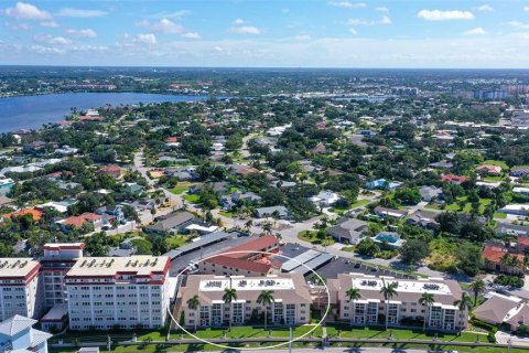 Condo in Venice, Florida, 1 bedroom № 2378182 - photo 30