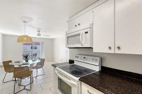 Condo in Venice, Florida, 1 bedroom № 2378182 - photo 5