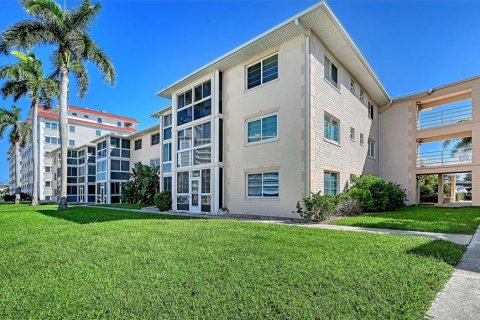 Condo in Venice, Florida, 1 bedroom № 2378182 - photo 23