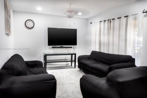 Condo in Miami, Florida, 2 bedrooms  № 1836635 - photo 8