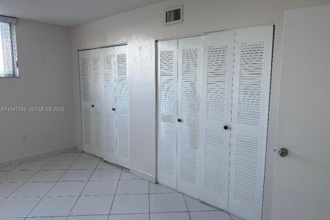 Снять в аренду кондоминиум в Майами, Флорида 1 спальня, 62.24м2, № 2004029 - фото 3