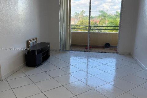 Снять в аренду кондоминиум в Майами, Флорида 1 спальня, 62.24м2, № 2004029 - фото 2