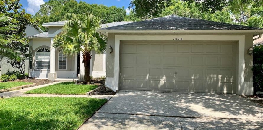 House in Odessa, Florida 4 bedrooms, 181.72 sq.m. № 2273089