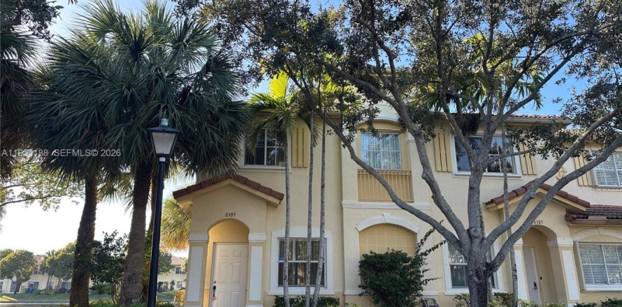 Таунхаус в Мирамар, Флорида 3 спальни, 134.71м2 № 2011082