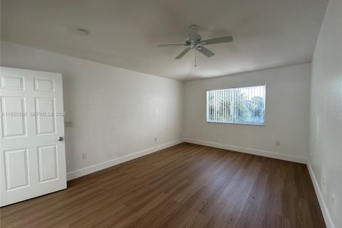 Снять в аренду таунхаус в Мирамар, Флорида 3 спальни, 134.71м2, № 2011082 - фото 16