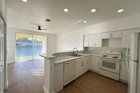 Снять в аренду таунхаус в Мирамар, Флорида 3 спальни, 134.71м2, № 2011082 - фото 8