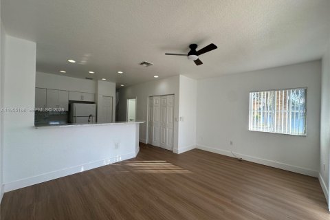 Снять в аренду таунхаус в Мирамар, Флорида 3 спальни, 134.71м2, № 2011082 - фото 11