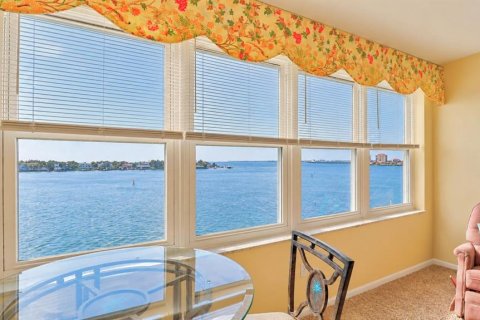 Copropriété à vendre à Saint Petersburg, Floride: 1 chambre, 110.09 m2 № 2412623 - photo 2