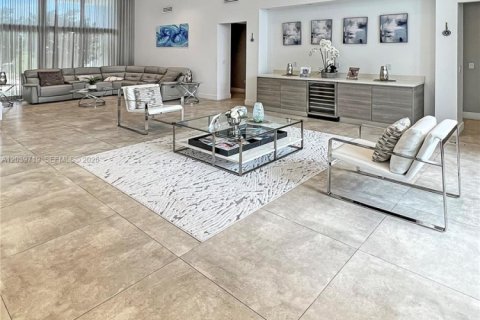 Villa ou maison à louer à Weston, Floride: 6 chambres, 453.46 m2 № 2089460 - photo 7