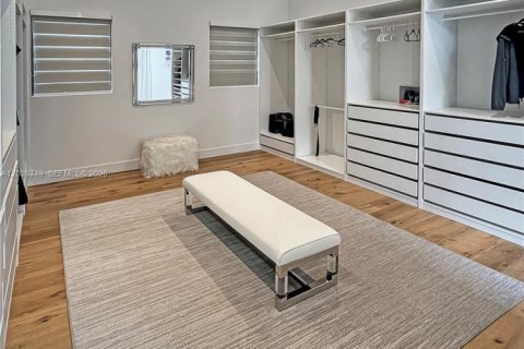 Villa ou maison à louer à Weston, Floride: 6 chambres, 453.46 m2 № 2089460 - photo 16