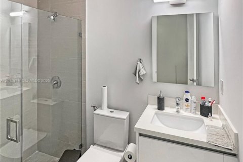 Villa ou maison à louer à Weston, Floride: 6 chambres, 453.46 m2 № 2089460 - photo 25