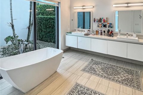 Villa ou maison à louer à Weston, Floride: 6 chambres, 453.46 m2 № 2089460 - photo 18