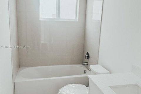 Купить коммерческую недвижимость в Флорида-Сити, Флорида 204.38м2, № 2004741 - фото 4