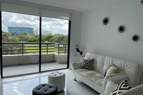 Condominio en venta en Aventura, Florida, 2 dormitorios, 102.56 m2 № 1980032 - foto 2