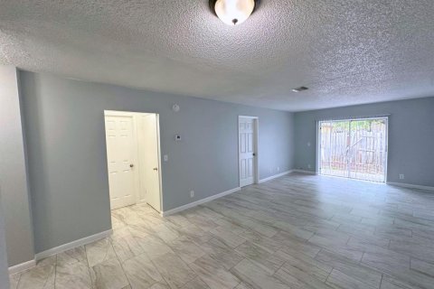 Apartment in Lantana, Florida 2 bedrooms, 246.38 sq.m. № 2169992 - photo 14