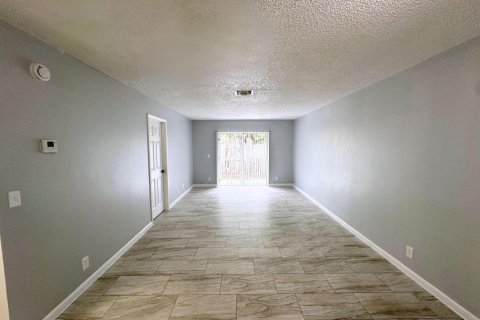 Apartment in Lantana, Florida 2 bedrooms, 246.38 sq.m. № 2169992 - photo 16