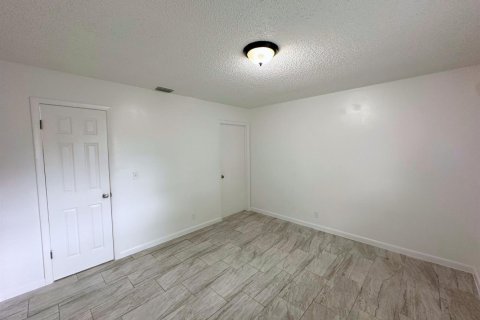 Apartment in Lantana, Florida 2 bedrooms, 246.38 sq.m. № 2169992 - photo 8
