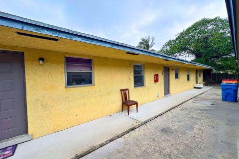 Apartment in Lantana, Florida 2 bedrooms, 246.38 sq.m. № 2169992 - photo 11