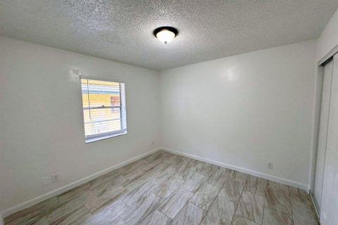 Apartment in Lantana, Florida 2 bedrooms, 246.38 sq.m. № 2169992