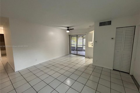 Casa en alquiler en Pompano Beach, Florida, 2 dormitorios, 325.44 m2 № 1928675 - foto 2