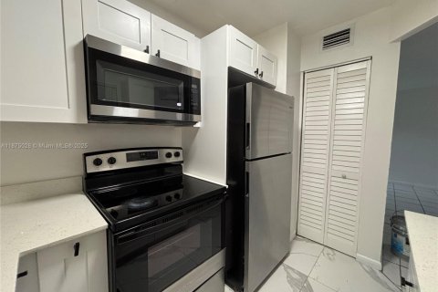 Casa en alquiler en Pompano Beach, Florida, 2 dormitorios, 325.44 m2 № 1928675 - foto 6
