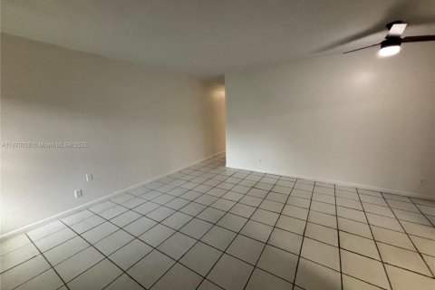 Casa en alquiler en Pompano Beach, Florida, 2 dormitorios, 325.44 m2 № 1928675 - foto 4