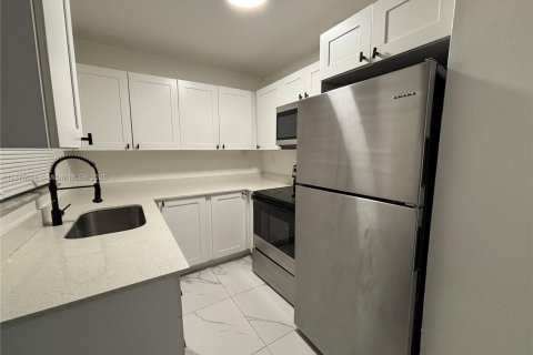 Casa en alquiler en Pompano Beach, Florida, 2 dormitorios, 325.44 m2 № 1928675 - foto 5