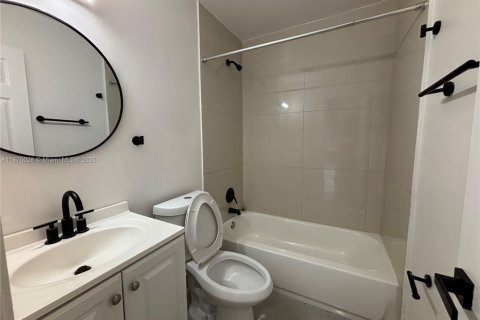 Casa en alquiler en Pompano Beach, Florida, 2 dormitorios, 325.44 m2 № 1928675 - foto 10