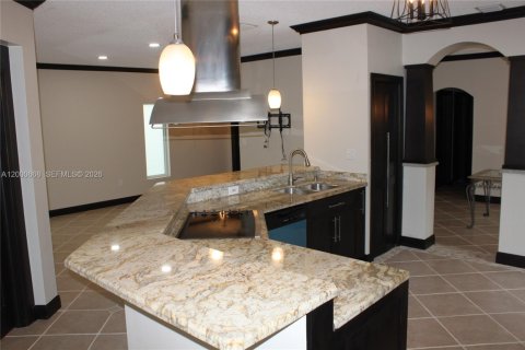 Casa en alquiler en Pembroke Pines, Florida, 4 dormitorios, 137.77 m2 № 2064776 - foto 2