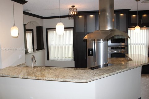 Casa en alquiler en Pembroke Pines, Florida, 4 dormitorios, 137.77 m2 № 2064776 - foto 5