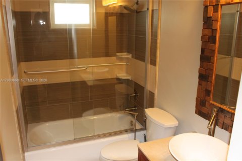 Casa en alquiler en Pembroke Pines, Florida, 4 dormitorios, 137.77 m2 № 2064776 - foto 11