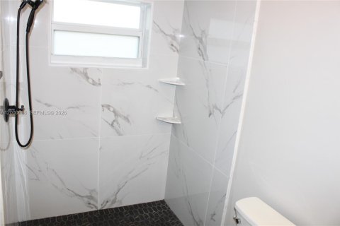 Casa en alquiler en Pembroke Pines, Florida, 4 dormitorios, 137.77 m2 № 2064776 - foto 16