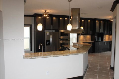 Casa en alquiler en Pembroke Pines, Florida, 4 dormitorios, 137.77 m2 № 2064776 - foto 3