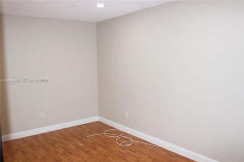 Casa en alquiler en Pembroke Pines, Florida, 4 dormitorios, 137.77 m2 № 2064776 - foto 12