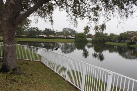 Casa en alquiler en Pembroke Pines, Florida, 4 dormitorios, 137.77 m2 № 2064776 - foto 25
