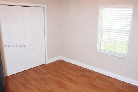 Casa en alquiler en Pembroke Pines, Florida, 4 dormitorios, 137.77 m2 № 2064776 - foto 13