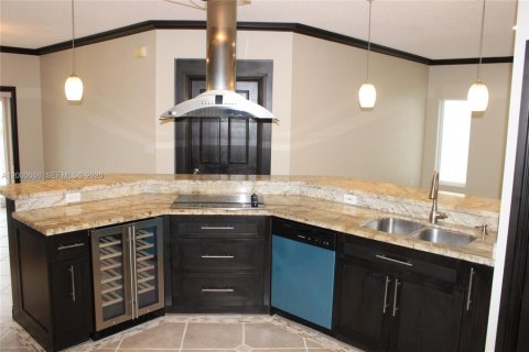 Casa en alquiler en Pembroke Pines, Florida, 4 dormitorios, 137.77 m2 № 2064776 - foto 6