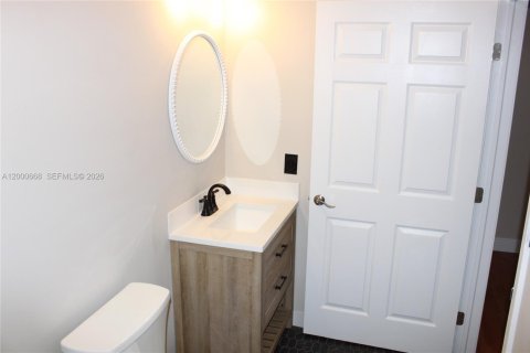 Casa en alquiler en Pembroke Pines, Florida, 4 dormitorios, 137.77 m2 № 2064776 - foto 14