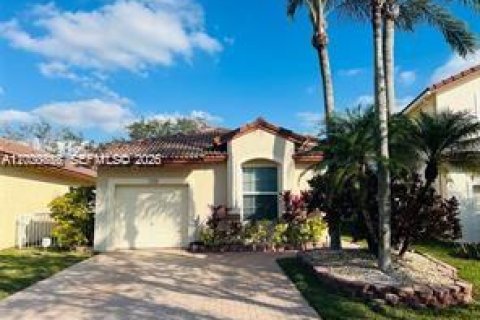 Villa ou maison à Pembroke Pines, Floride 3 chambres, 137.77 m2 № 2064776