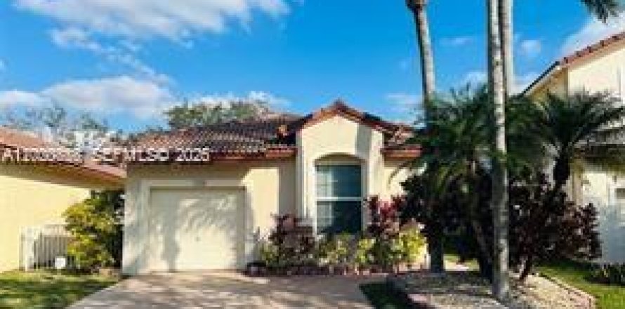 Дом в Пемброк-Пайнс, Флорида 3 спальни, 137.77м2 № 2064776