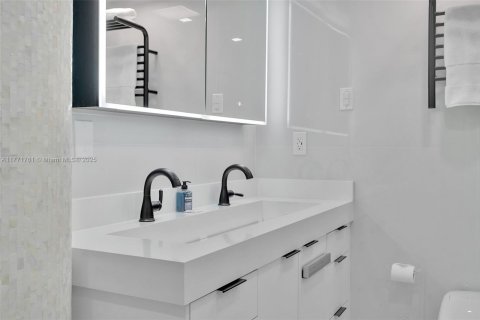Condo in Hollywood, Florida, 1 bedroom  № 1593630 - photo 27