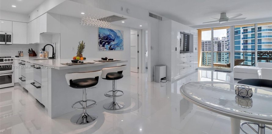Condo in Hollywood, Florida, 1 bedroom № 1593630