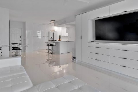 Condo in Hollywood, Florida, 1 bedroom  № 1593630 - photo 12