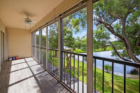 Condo in Delray Beach, Florida, 2 bedrooms № 2246237 - photo 27
