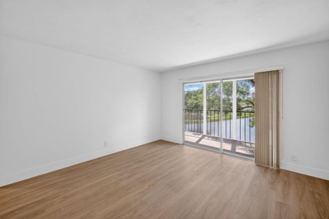 Condo in Delray Beach, Florida, 2 bedrooms № 2246237 - photo 26